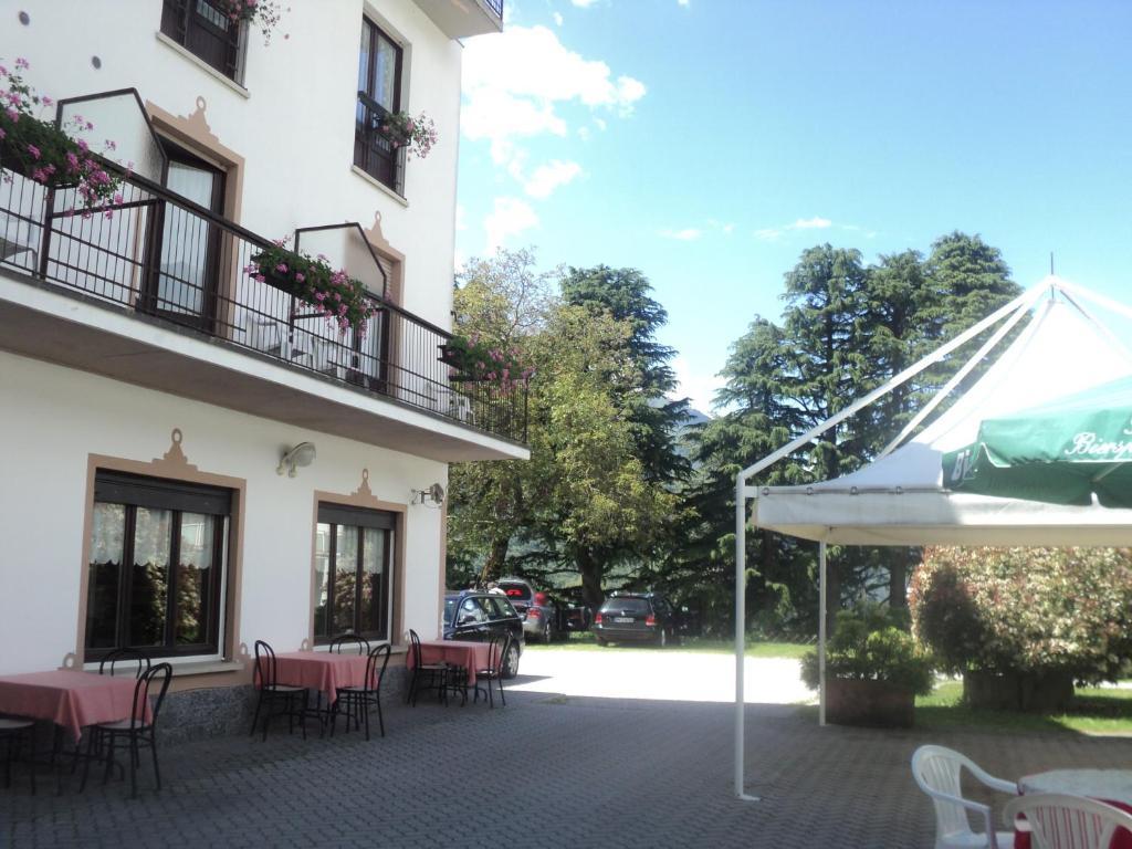 Albergo Del Cacciatore Cremeno Exteriér fotografie